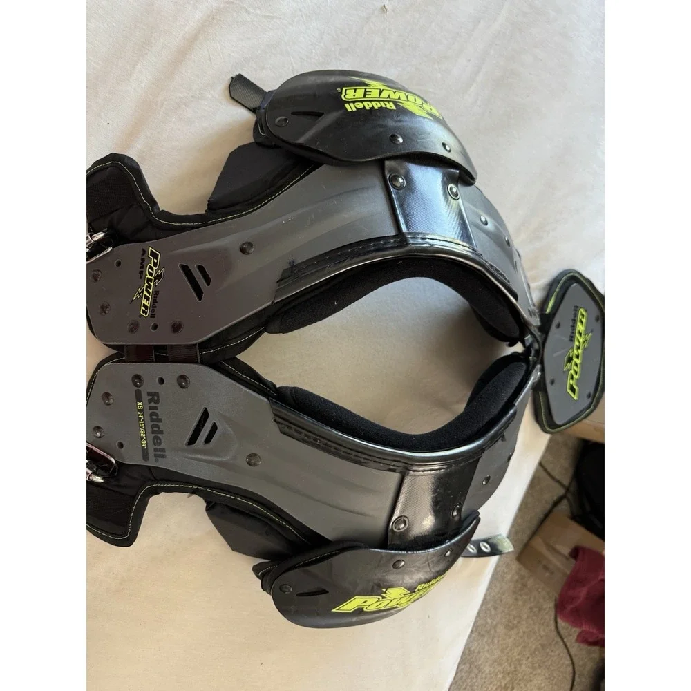 RiddellYouth Football Shoulder Pads  XS 14